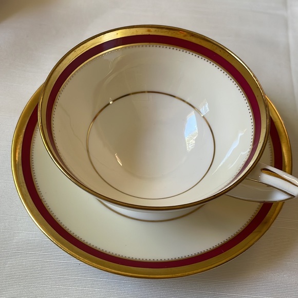 Crimson Ivory footed cup & saucer set fine bone china Mintons England - Picture 11 of 11